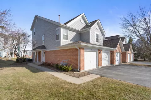 279 Regal Ct, Roselle, IL 60172