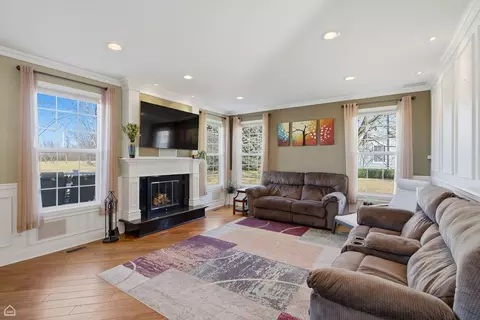 Living - 1190 Alpine Ln, Elgin, IL 60120 photo 2 of 2