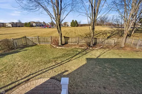 Exterior - 1190 Alpine Ln, Elgin, IL 60120 photo 7 of 16