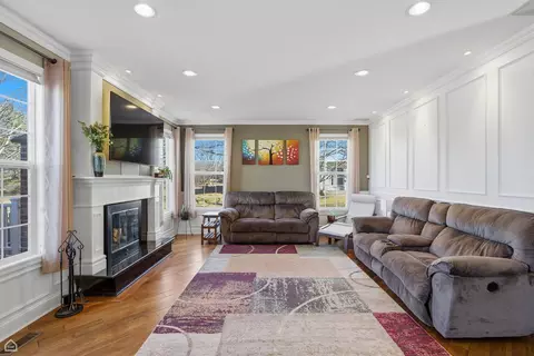 Living - 1190 Alpine Ln, Elgin, IL 60120 photo 1 of 2