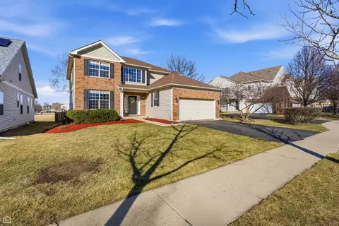 Exterior - 1190 Alpine Ln, Elgin, IL 60120 photo 8 of 16