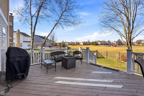 Exterior - 1190 Alpine Ln, Elgin, IL 60120 photo 6 of 16