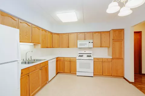 Kitchen - 1685 Mill St #409, Des Plaines, IL 60016 photo 2 of 3