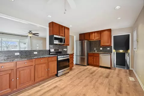 860 Olive St, Hoffman Estates, IL 60169 photo 6