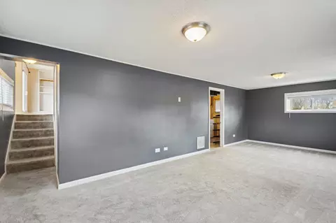 860 Olive St, Hoffman Estates, IL 60169 photo 15