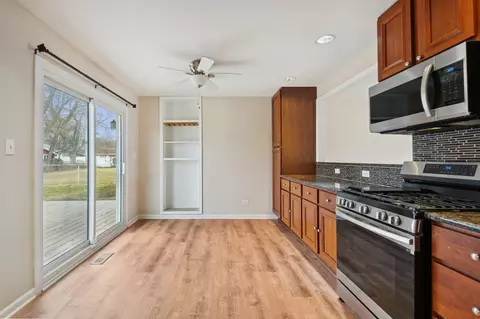 860 Olive St, Hoffman Estates, IL 60169 photo 7