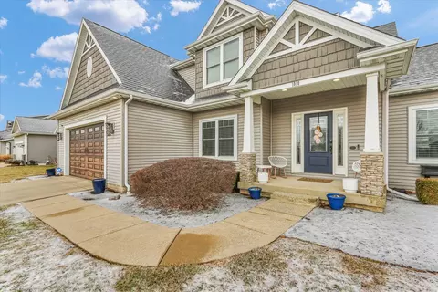 Exterior - 1010 Declaration Dr, Savoy, IL 61874 photo 4 of 7