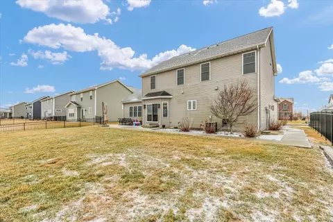 Exterior - 1010 Declaration Dr, Savoy, IL 61874 photo 6 of 7