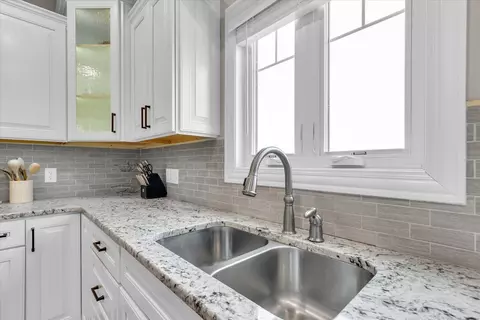 Kitchen - 1010 Declaration Dr, Savoy, IL 61874 photo 4 of 4