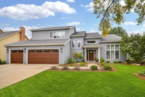 2103 Primrose Ln, Naperville, IL 60565