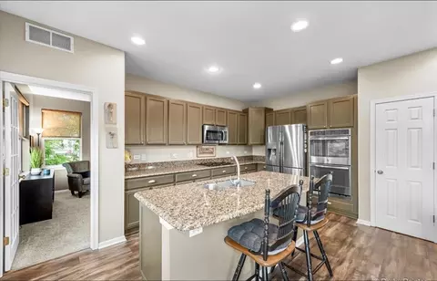 Kitchen - 237 Foxford Dr, Cary, IL 60013 photo 3 of 3