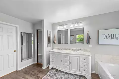Bath - 237 Foxford Dr, Cary, IL 60013 photo 4 of 8
