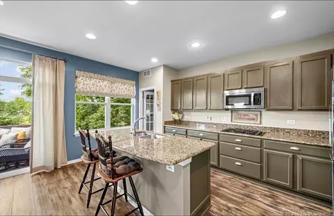 Kitchen - 237 Foxford Dr, Cary, IL 60013 photo 2 of 3
