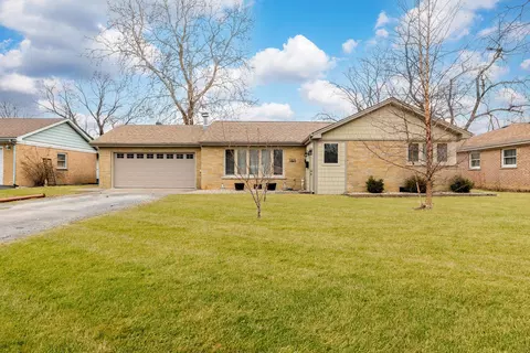 10615 S Plahm Ct, Worth, IL 60482