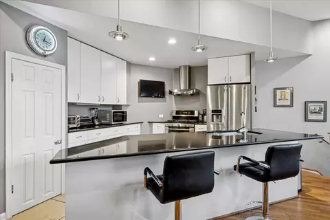 Kitchen - 808 S Bishop St, Chicago, IL 60607 photo 2 of 6