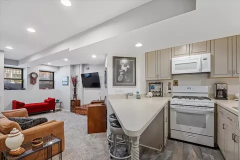 Kitchen - 808 S Bishop St, Chicago, IL 60607 photo 5 of 6