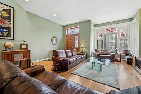 Living - 808 S Bishop St, Chicago, IL 60607 photo 2 of 3