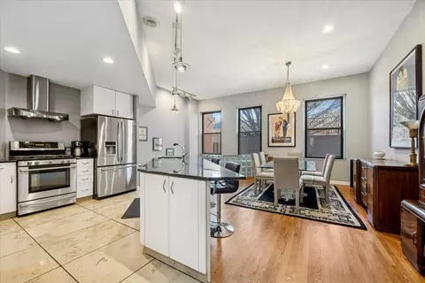 Kitchen - 808 S Bishop St, Chicago, IL 60607 photo 1 of 6
