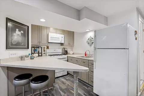 Kitchen - 808 S Bishop St, Chicago, IL 60607 photo 6 of 6