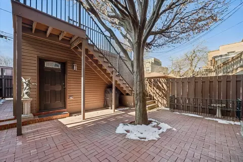 Exterior - 808 S Bishop St, Chicago, IL 60607 photo 2 of 3