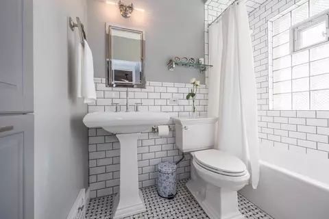 Bath - Undisclosed, Evanston, IL 60201 photo 1 of 2