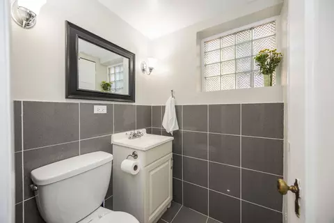 Bath - Undisclosed, Evanston, IL 60201 photo 2 of 2