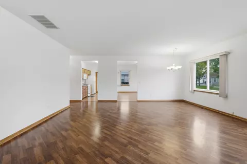 Living - 13806 S Hickory Ln, Plainfield, IL 60544 photo 3 of 6