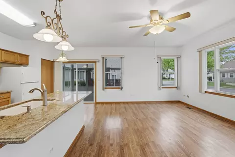 Living - 13806 S Hickory Ln, Plainfield, IL 60544 photo 4 of 6