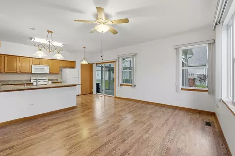 Living - 13806 S Hickory Ln, Plainfield, IL 60544 photo 5 of 6