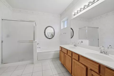 Bath - 13806 S Hickory Ln, Plainfield, IL 60544 photo 2 of 3