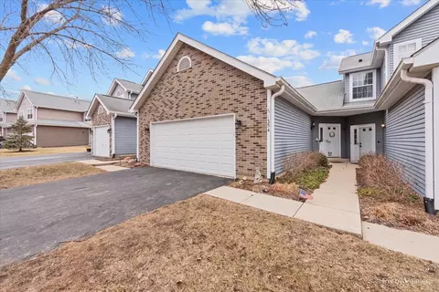1354 Essex St, Algonquin, IL 60102