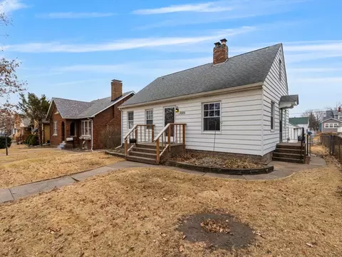 3025 Sheridan St, Davenport, IA 52803