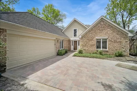333 Rivershire Ct, Lincolnshire, IL 60069