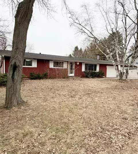1907 Grandview Dr, Mchenry, IL 60051