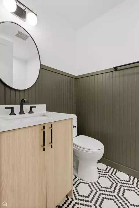 Bath - 2126 W Thomas St, Chicago, IL 60622 photo 6 of 7