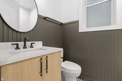 Bath - 2126 W Thomas St, Chicago, IL 60622 photo 3 of 7