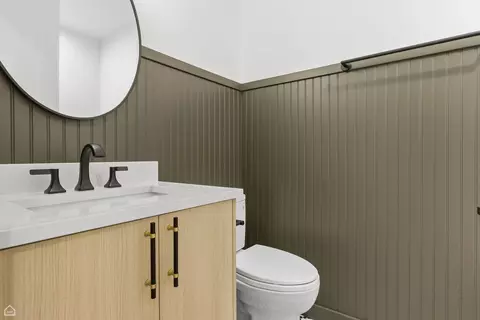 Bath - 2126 W Thomas St, Chicago, IL 60622 photo 7 of 7
