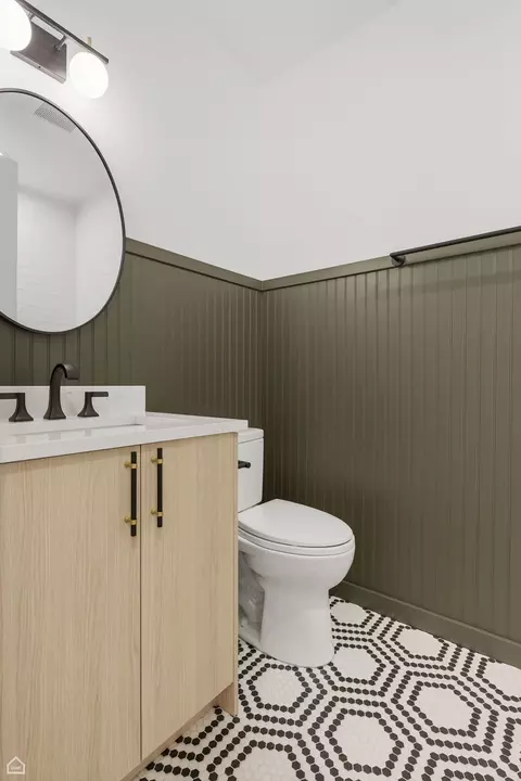 Bath - 2126 W Thomas St, Chicago, IL 60622 photo 5 of 7