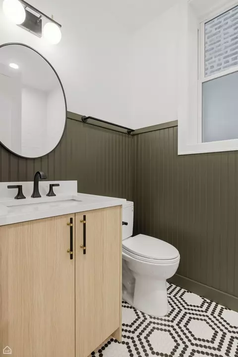 Bath - 2126 W Thomas St, Chicago, IL 60622 photo 4 of 7