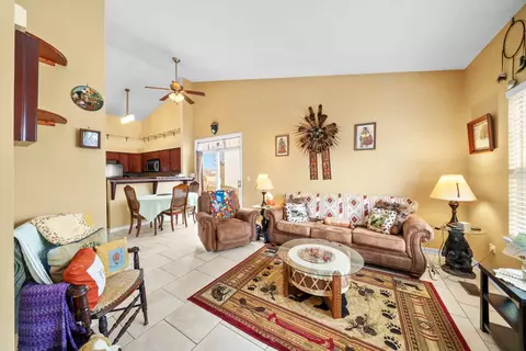 Living - 3011 Hoffman St, Plano, IL 60545 photo 2 of 3