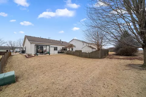 Exterior - 3011 Hoffman St, Plano, IL 60545 photo 5 of 7