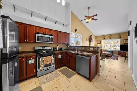 Kitchen - 3011 Hoffman St, Plano, IL 60545 photo 2 of 3
