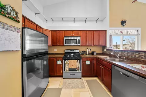 Kitchen - 3011 Hoffman St, Plano, IL 60545 photo 3 of 3