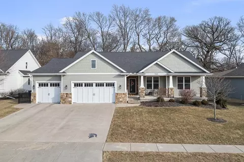 7035 Alvie Ln, Bettendorf, IA 52722