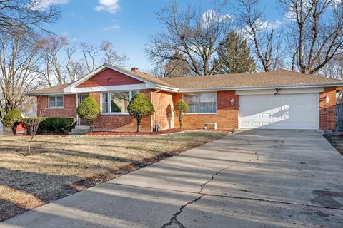 641 Mckinley Ave, Mundelein, IL 60060