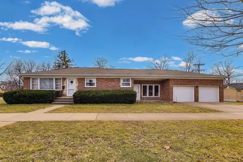 320 N Prospect Manor Ave, Mount Prospect, IL 60056