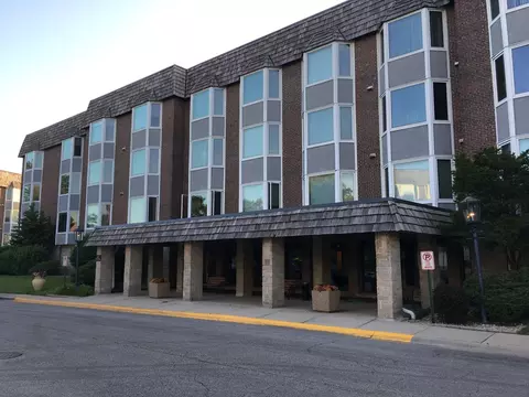 300 Thames Pkwy #3D, Park Ridge, IL 60068