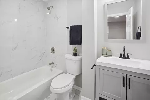 Bath - 1849 Larkin Ave, Elgin, IL 60123 photo 1 of 3