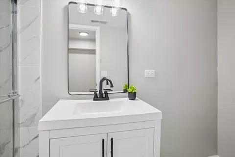 Bath - 1849 Larkin Ave, Elgin, IL 60123 photo 3 of 3