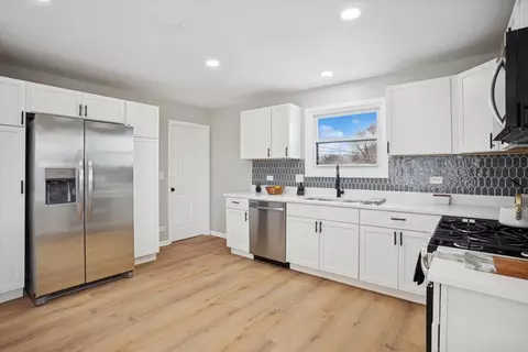Kitchen - 1849 Larkin Ave, Elgin, IL 60123 photo 2 of 3